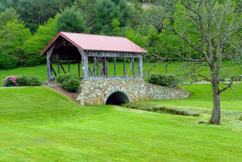 Covered Bridge, Phipps Creek, Burnsville, NC Covered Bridge, Phipps Creek, Burnsville, NC