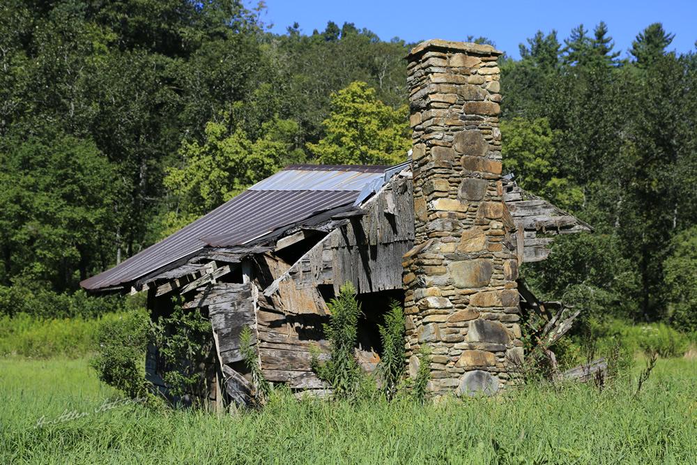 Desserted Log Cabin, Linville Highway, Banner Elk, NC Desserted Log Cabin, Linville Highway, Banner Elk, NC